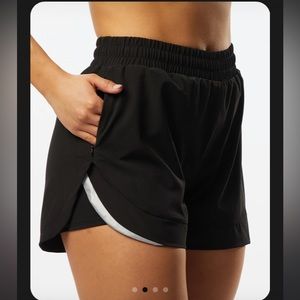 Woman’s Alphalete black athletic shorts, 3" Lined Woven 4-Way Stretch